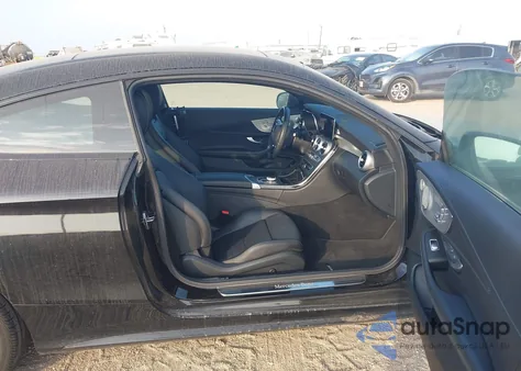 2023 Mercedes-Benz C 300 4Matic z USA, uszkodzony, nr VIN W1KWJ8EB7PG121891